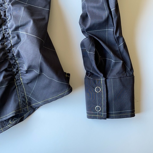 ATHLETA Tulum Ruched Plaid Snap Front Top. Size XS - Picture 6 of 11